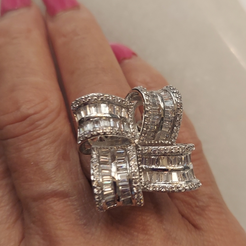 Bold bow ring